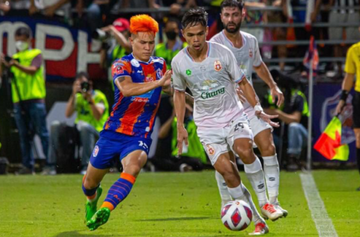 กลับมาลงสู่สนาม