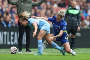 ยักษ์ใหญ่ปะทะกัน