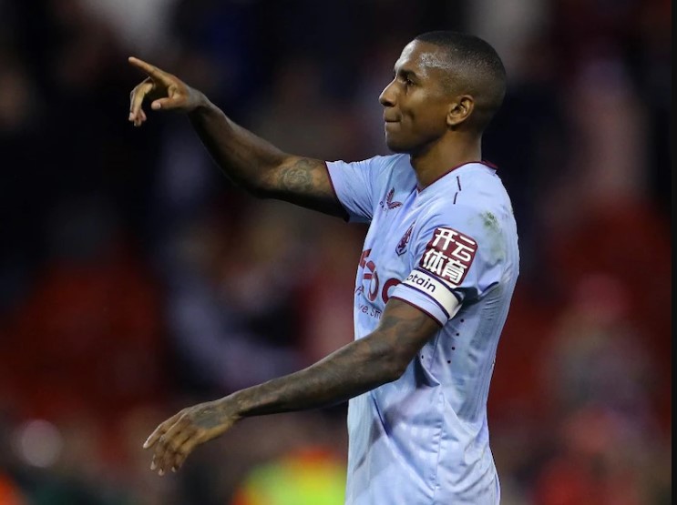 แอชตัน ยัง