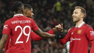 กองหน้าและแบ็กขวา