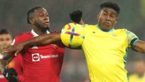 กองหน้าและแบ็กขวา