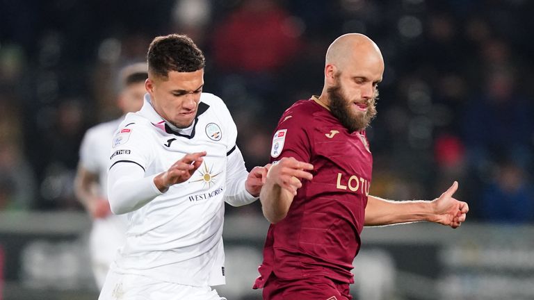 ปุ๊กกี้ล่าตาข่าย