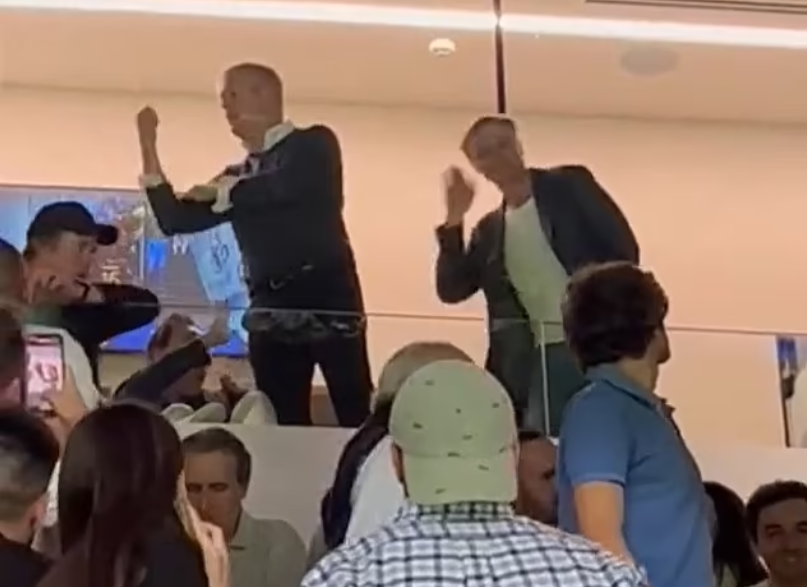 ดูถูกและขว้างปา